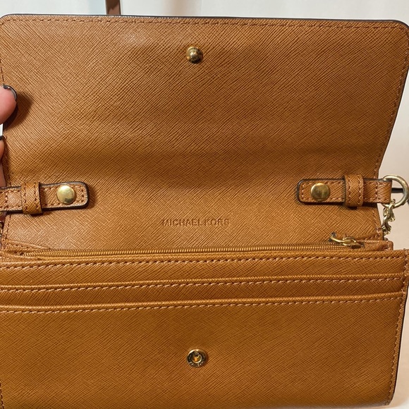 Michael Kors crossbody wallet and organizer - Picture 8 of 10